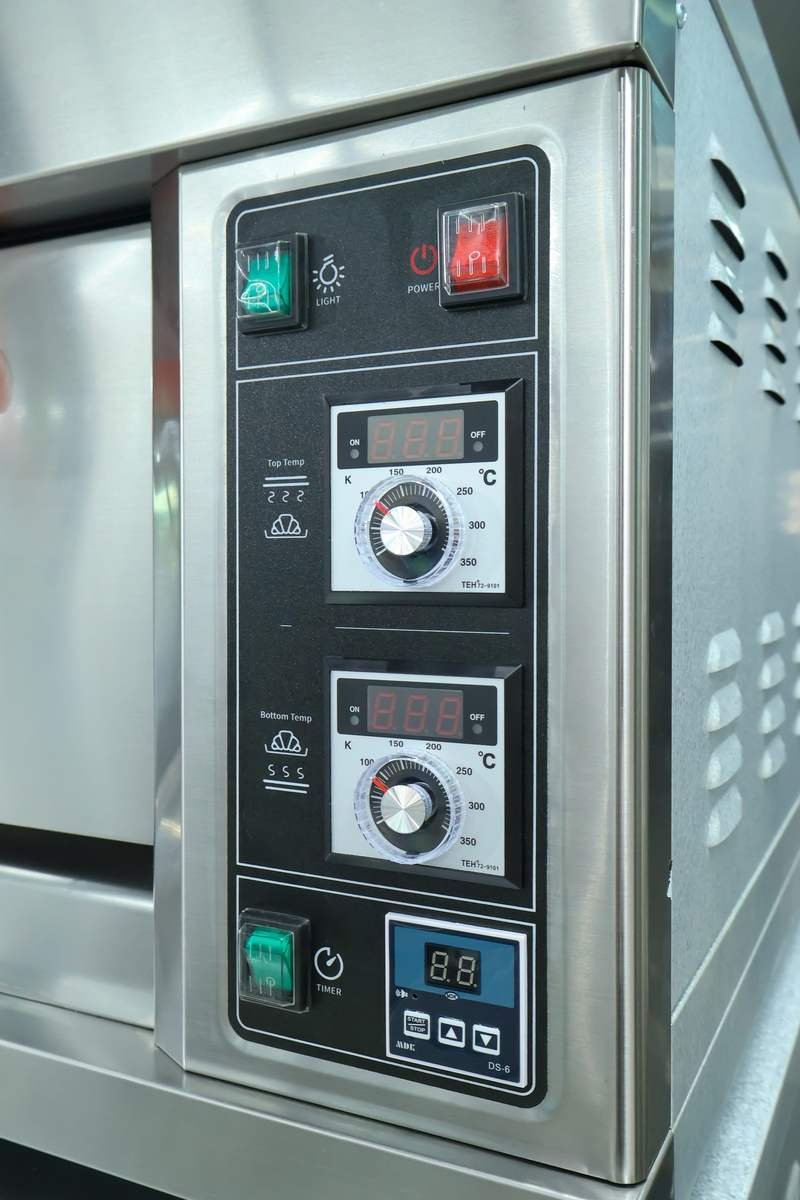 Top and bottom temperature control panel of the EBO-12