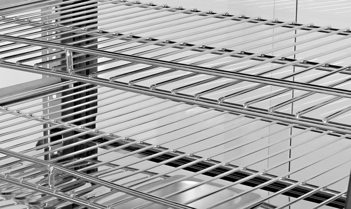 Interior wire shelving of the premium food warmer